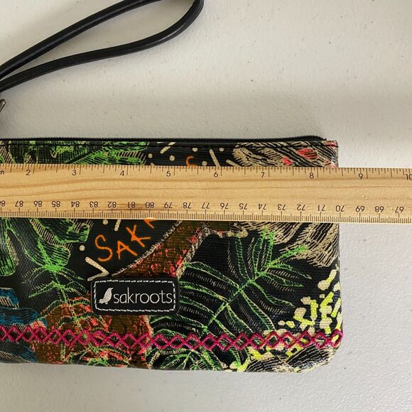 Sakroots Wristlet Artist Circle Black Wild Life Portable Power Bank NEW - Picture 9 of 10